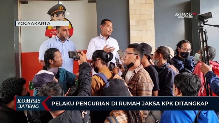 Jaksa Temukan Tumpukan Uang Miliaran di Rumah Makelar Kasus