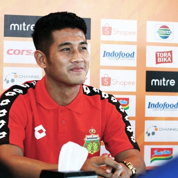Atlet lari emas aktual berjaya atletik berprestasi kancah internasional tshirtbar Atlet lari emas aktual berjaya atletik berprestasi kancah internasional tshirtbar