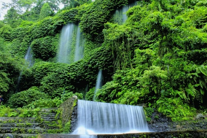 Rekomendasi Wisata Air Terjun dengan Pemandangan Terbaik