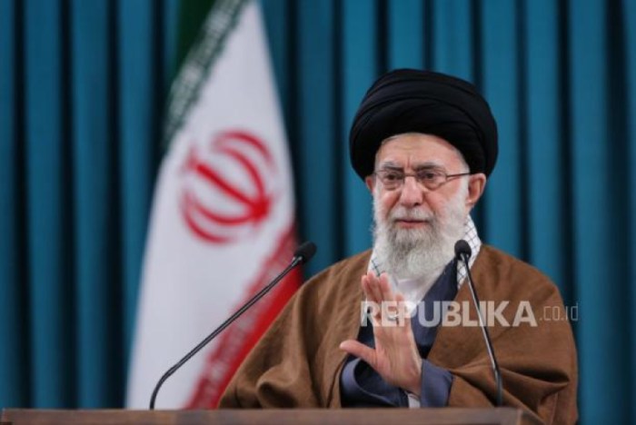 Khamenei Serukan Balasan Ilahi: Israel Sedang Dihukum